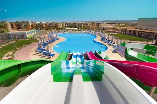 Бассейн в Marina Resort Port Ghalib, a member of Radisson Individuals или поблизости