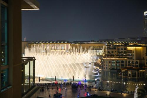 FIRST CLASS 1BR Scenic Fountain Views