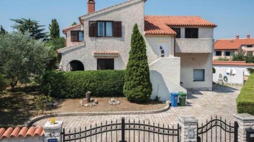 Apartment Biserka by Villas Guide