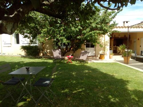 Grand appartement au calme proche d'Avignon