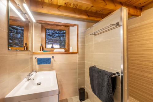 a bathroom with a white sink and a toilet at L’Écrin des Neiges - Proche Station de Ski in Formiguères