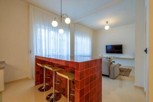 Spacious 3BR Garden Retreat Near National Archaeological Museum