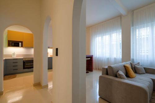 Spacious 3BR Garden Retreat Near National Archaeological Museum