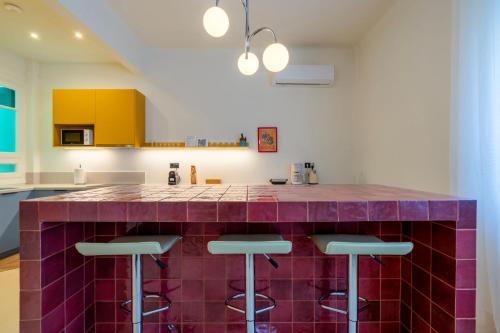 Spacious 3BR Garden Retreat Near National Archaeological Museum