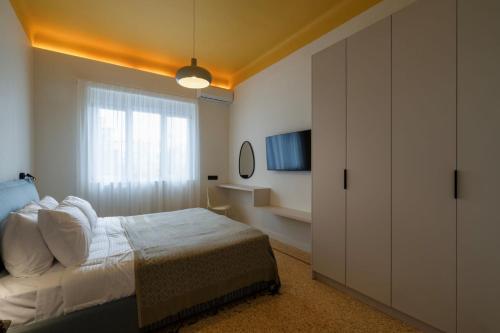 Spacious 3BR Garden Retreat Near National Archaeological Museum