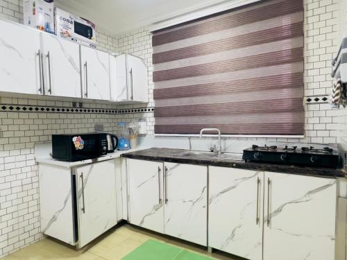 Majoituspaikan Splendid Apartment keittiö tai keittotila