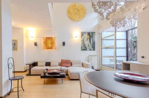 Isola Green Oasis - Loft with Garden & Free private Garage