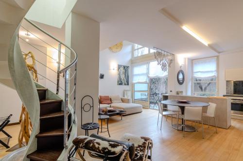 Isola Green Oasis - Loft with Garden & Free private Garage