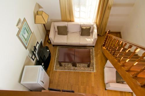 A bed or beds in a room at Natural Oak Apartments