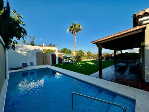 Villa in walking distance to amenities