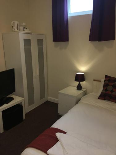 a hotel room with a bed and a television at The Horse and Jockey in Stapleford