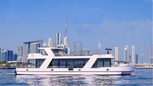 Xtreme Yacht 100ft Luxury Private House Boat Dubai Creek