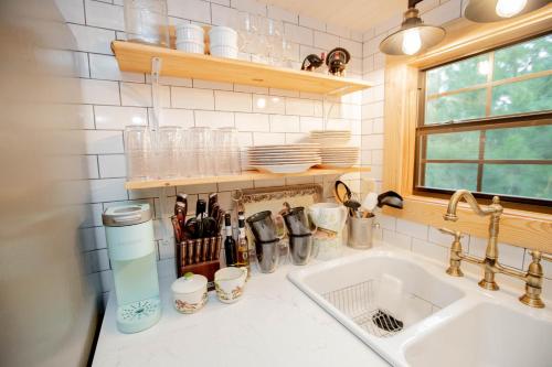 a kitchen counter with a sink and a window at Little Pine Lodge At Saddlecreek in Thomasville