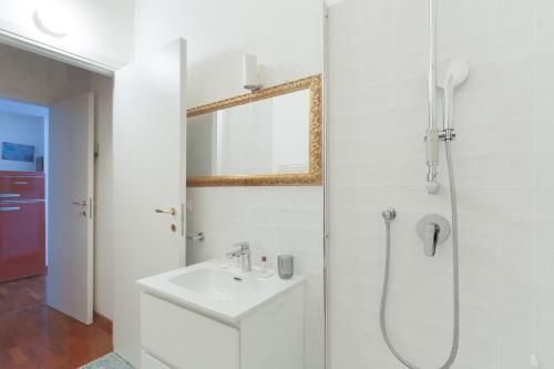GuestHost - Comfy Terrazza Farini Apt in Derganino