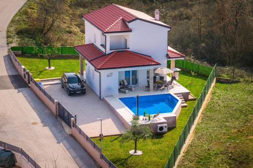 Villa Renci near Umag for 8 persons with 30 m2 private heated pool