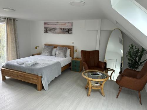 a bedroom with a bed and a chair and a table at Beautiful home in Oxford in Oxford