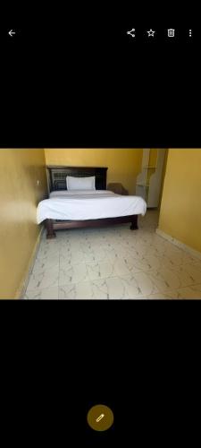 a bedroom with a large bed with a white bedspread at Mara gause hoise in Mara Simba