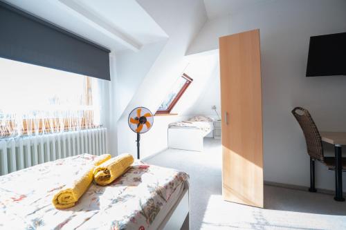 a bedroom with a bed with bananas on it at Space Comfort Bremen Apartment bis zu 6 Personen in Bremen