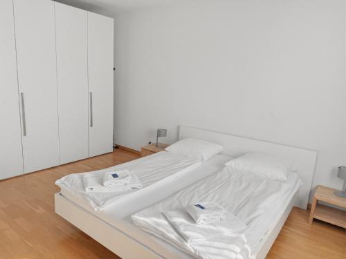 Cozy 1BR near lake with balcony - Mill 422