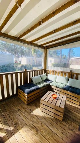 MH 542 Spacieux 40m2 avec 2 chambres 1 salle de bain dans Camping 4 étoiles