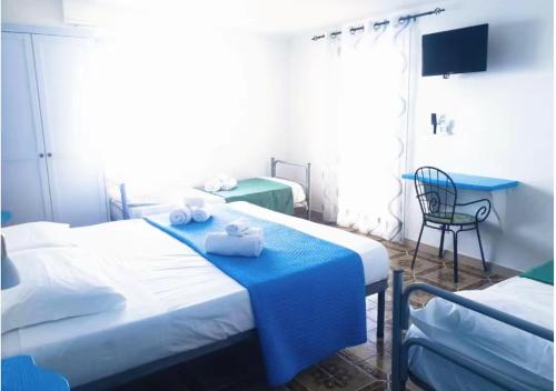 a hospital room with two beds and a table at B&b La Vigna in Furore
