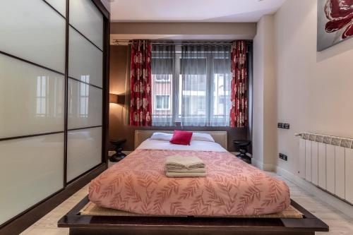 Bilbao Volantin II with jacuzzi by Aston Rentals