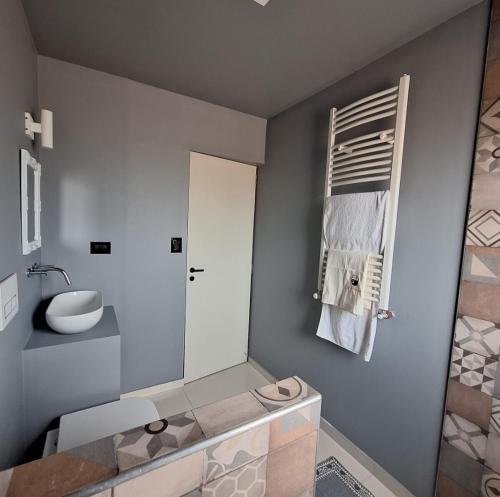 a bathroom with a white sink and a mirror at Bed and breakfast Maipu in Maipú