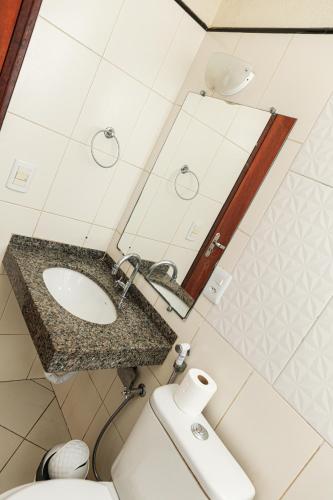 a bathroom with a sink and a toilet at San Felipe Hotel in Colinas do Tocantins