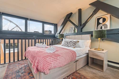 a bedroom with a bed and a balcony at Urban Luxe Loft Hideaway in Central Station