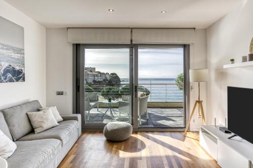 Infinity pool and sea views, Canyelles Mar 1D