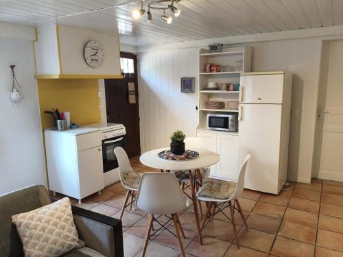 appartement en rez de jardin et terrasse dans villa