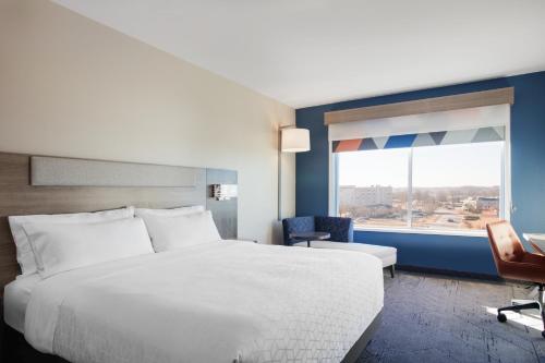 a hotel room with a bed and a window at Holiday Inn Express Richmond-Brandermill-Hull Street by IHG in Brandermill