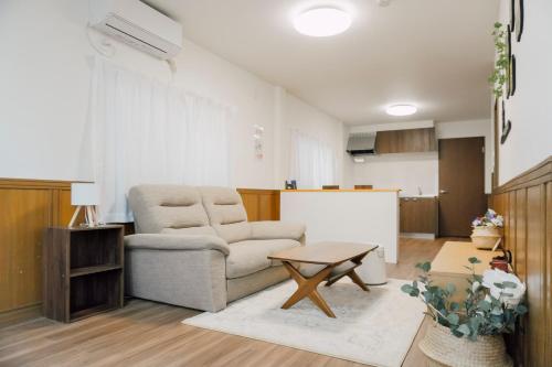 Fukushima Osaka Entire House 82sqm Family Home for 6 Guests Near USJ Umeda