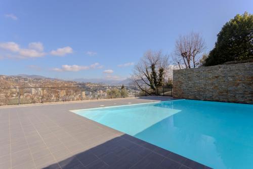 Green Hill Appartement à Nice Terrasse 130m2, Vue panoramique, Piscine, Parking Privé, Climatisation, WiFi