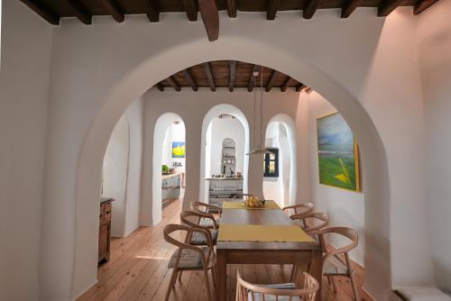 a kitchen and dining room with a table and chairs at The Artist House in Triandáros