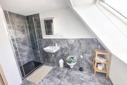 a bathroom with a shower and a sink at FERIENHAUS AyNa, direkt an der Schweizer Grenze in Bad Säckingen