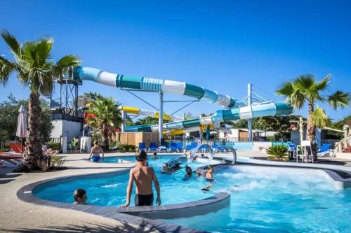ZEcamping 4 à 3km de la plage club enfant piscine couverte animations