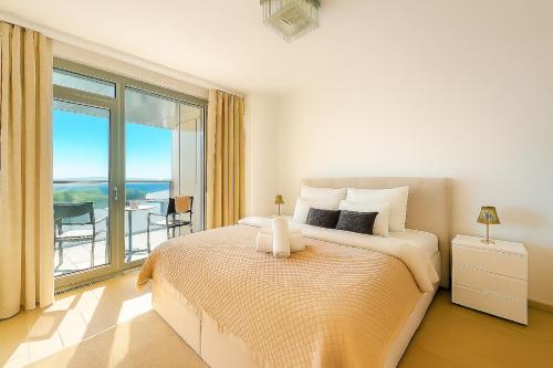 20th Floor Luxury - River & Castle View
