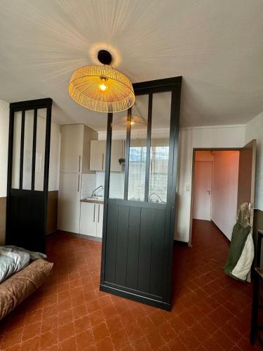 Virtuvė arba virtuvėlė apgyvendinimo įstaigoje STUD Camargue24