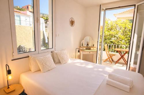 The Luzia House - sunny 4BR Villa with gardens, terraces, AC, on-site parking