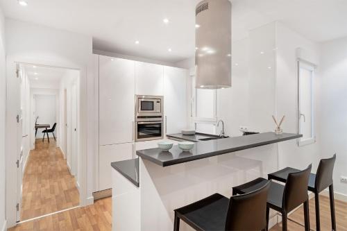 Stylish 2-Bed Apartment in Salamanca, Madrid