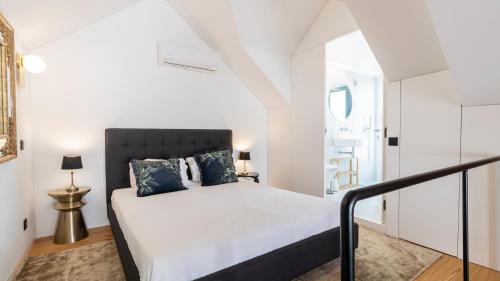Flow Dreaming Duplex 2BR apartment