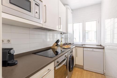 Stylish 2-Bed Apartment Near Madrid Landmarks