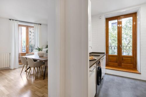 Elegant 3BR Apartment in Central Alcalá