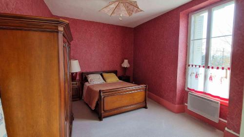 a small bedroom with a bed and a window at La Chaussée de l'Etang in Marcenay