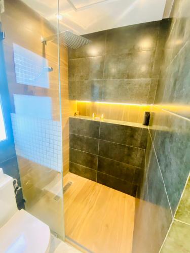 a bathroom with a shower and a toilet at nouvelle studio climatisé in Fez
