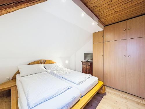 Apartment Ebenberghof mit Seeblick by Interhome