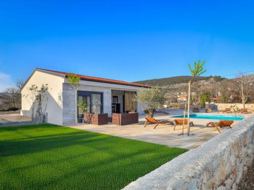 Holiday Home Ivy by Interhome