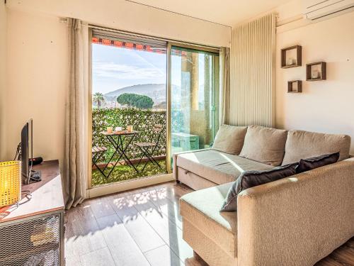 Apartment Les Jardins du Luxembourg-3 by Interhome