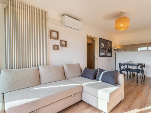 Apartment Les Jardins du Luxembourg-3 by Interhome